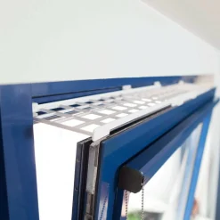 TRIXIE - Une grille de protection pour fenêtre (oscillo-battant dessus), extensible